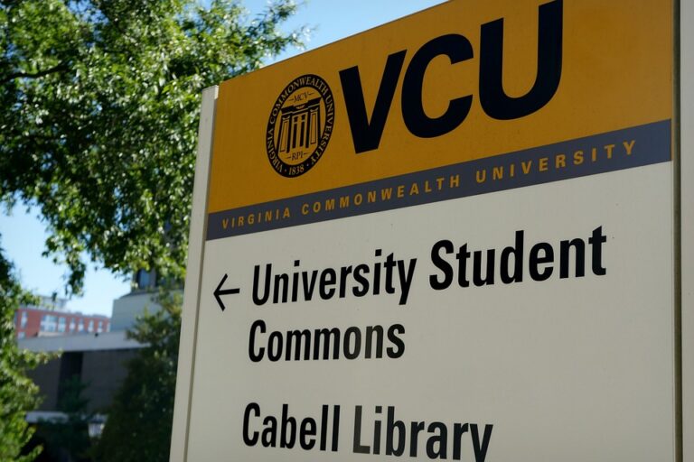 Prestasi Unhas juga tidak bisa diremehkan, dengan berbagai penghargaan dan prestasi yang telah diraih oleh mahasiswa dan alumni universitas ini. Beberapa prestasi terkini termasuk juara dalam kompetisi ilmiah nasional maupun internasional, serta penelitian yang berkontribusi pada pengembangan ilmu pengetahuan.